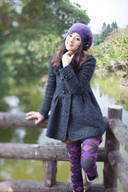 两根紫黑肿胀隔着一层薄膜